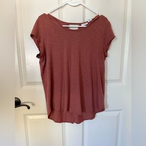 Dark pink/maroon top
